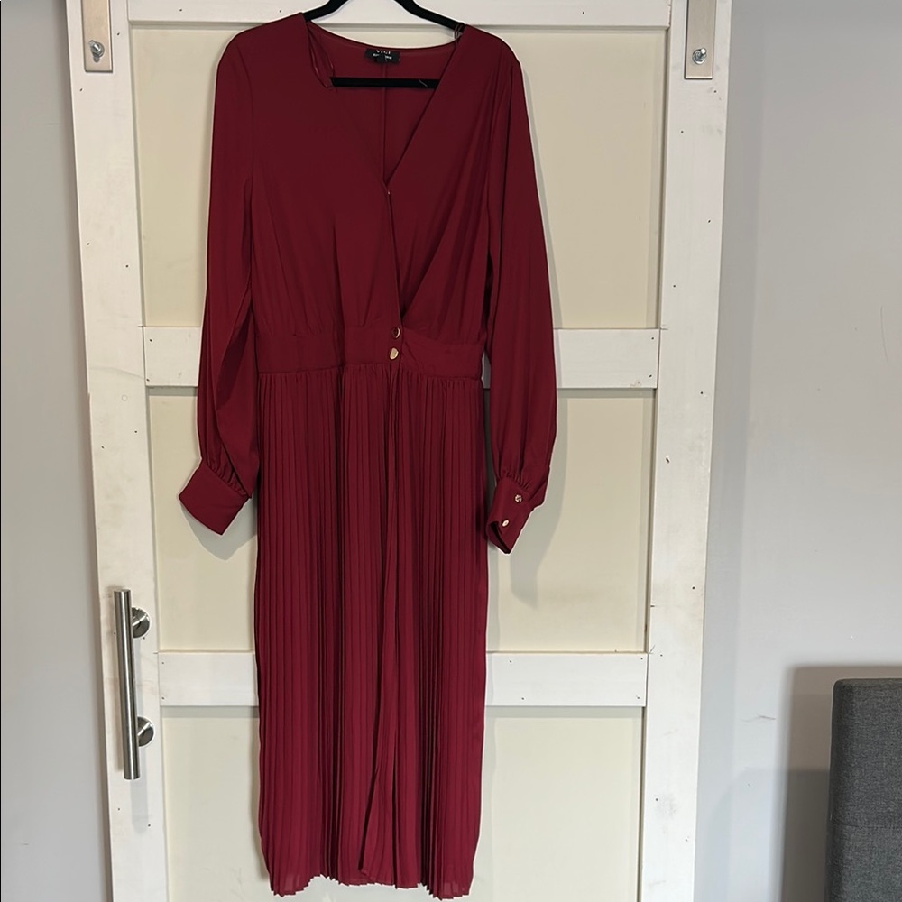 Elegant Burgundy Midi Dress
